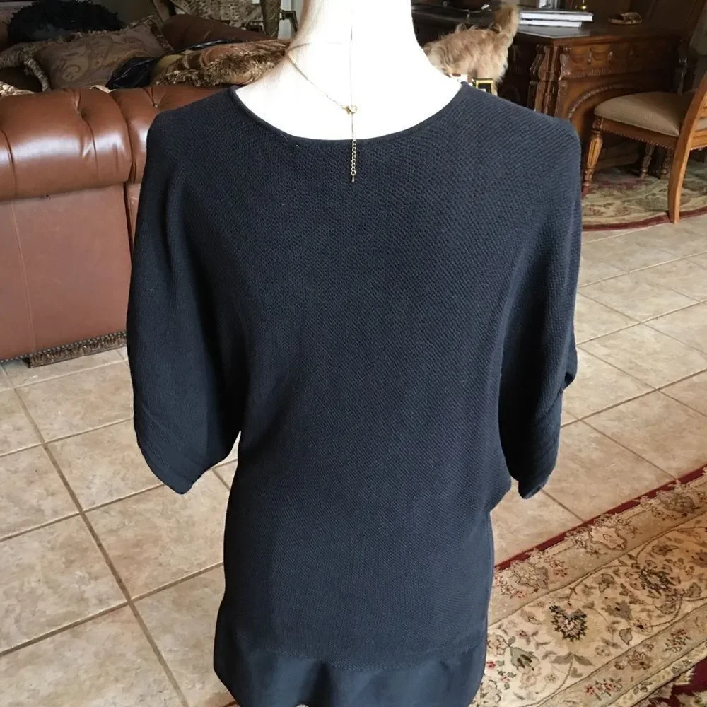 PERFECT 70% Silk Fitting Light Knit Hourglass Top!